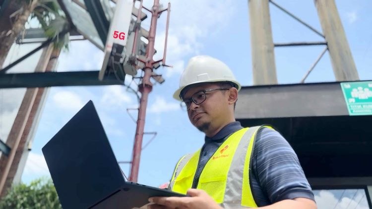 Indosat, Telkomsel, dan XLSMART Lolos Evaluasi Dokumen Lelang  Frekuensi Radio 700 MHz dan 2,6 GHz