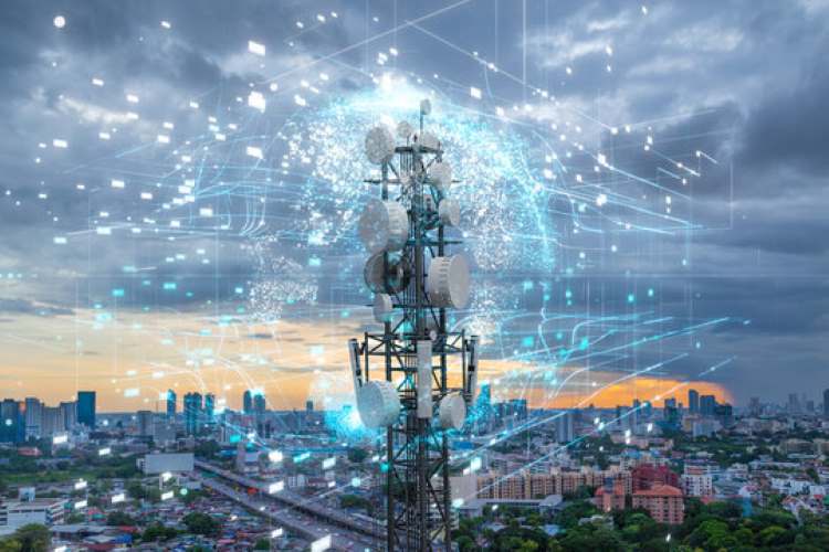 3 Opsel Klarifikasi Dokumen Lelang Frekuensi 700 MHz dan 2,6 GHz
